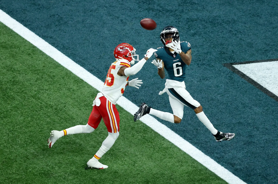 Eagles dominate Chiefs, halt historic three-peat